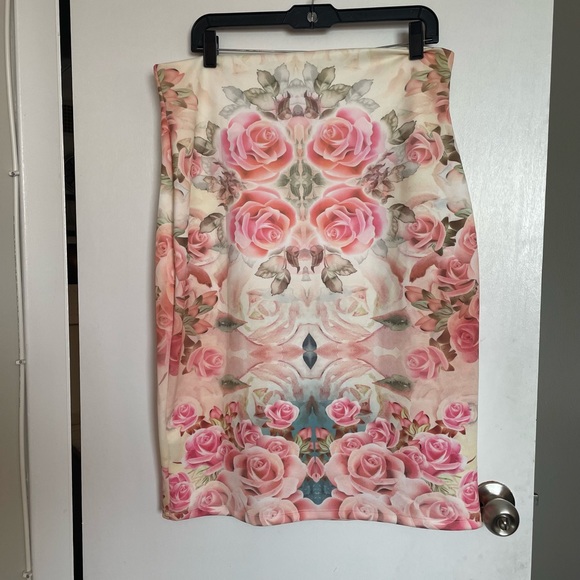 Fashion to Figure Floral Pencil Shirt - Size 2X - Picture 7 of 11